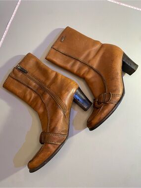 Valdini Women’s Tan Leather Mid-Heel Ankle Boots Mariel